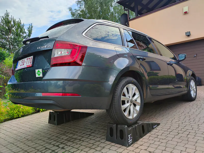 Skoda-Octavia-Cng-AUTOSCOOTER